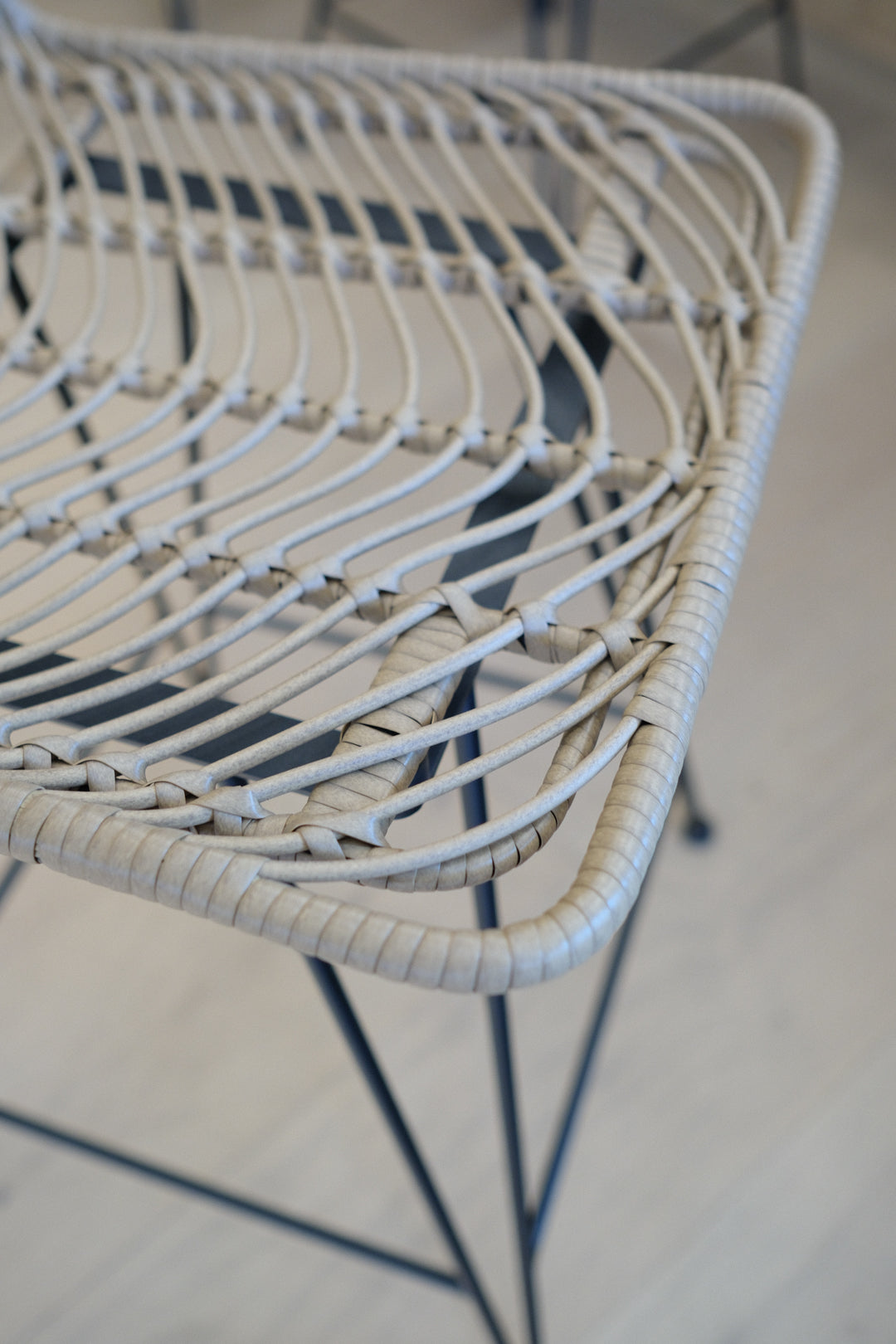 BUCKET SEAT BARSTOOL NATURAL D M