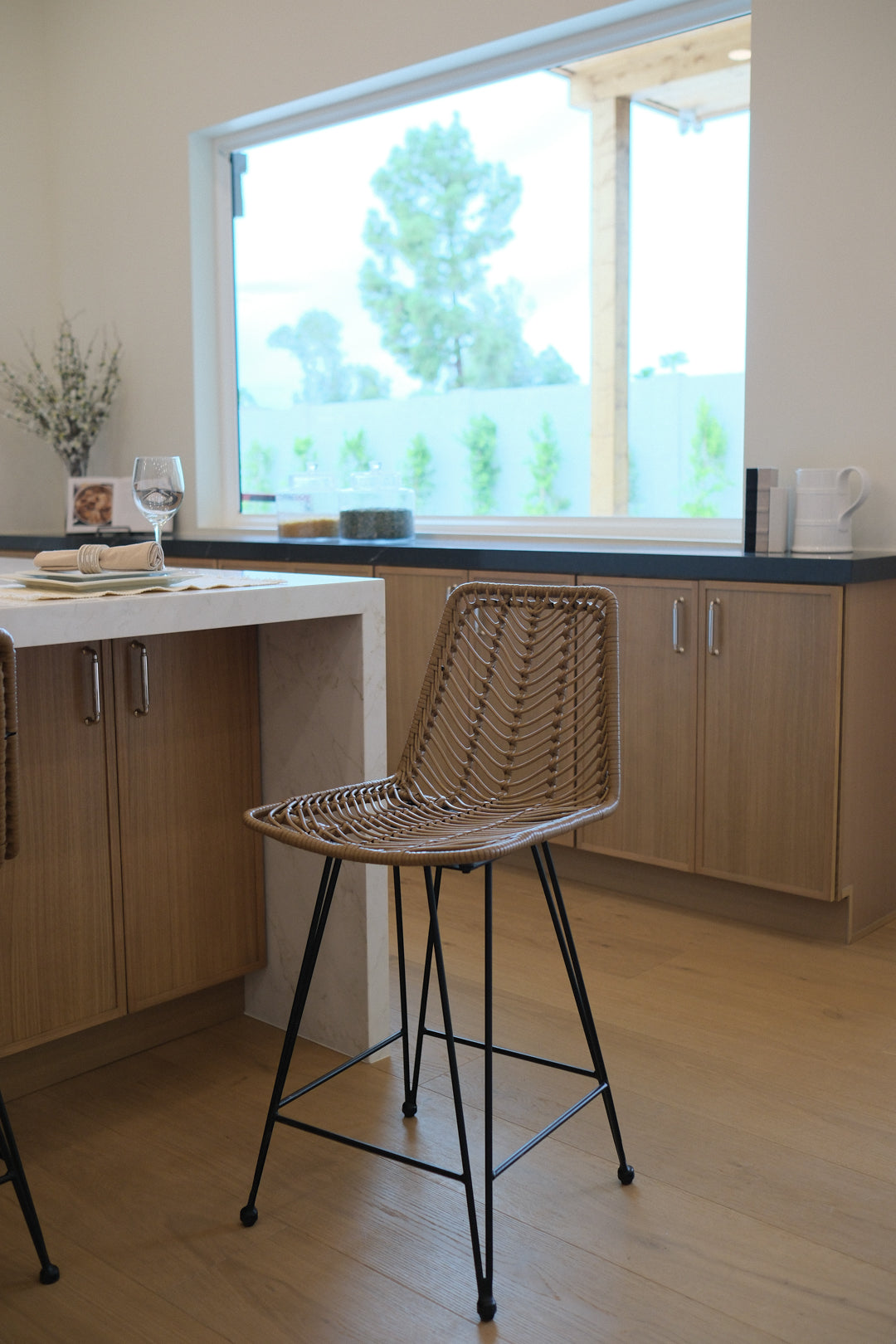 BUCKET SEAT BARSTOOL NATURAL E M
