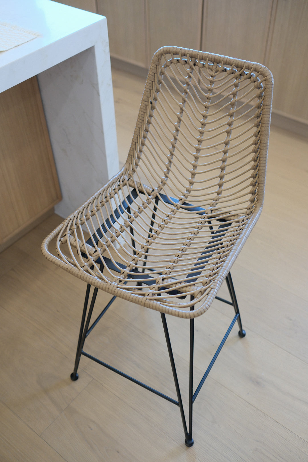 BUCKET SEAT BARSTOOL NATURAL E M