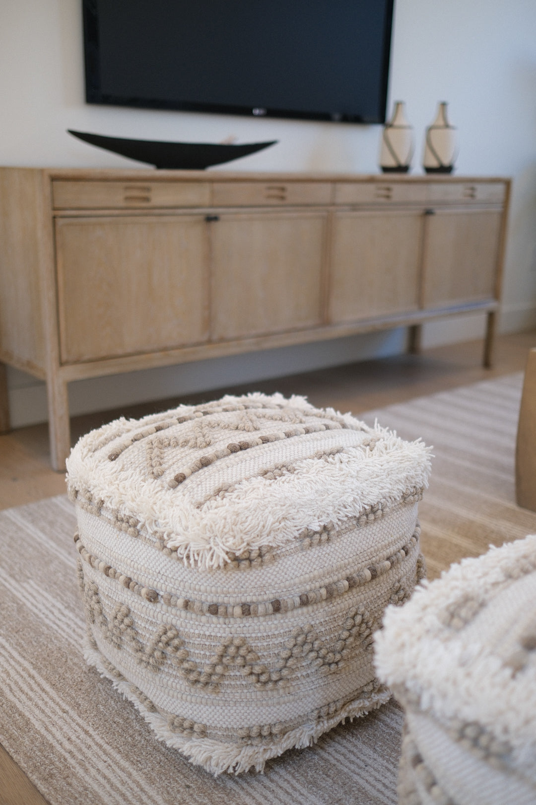 18IN IVORY NATURAL WOVEN POUF A
