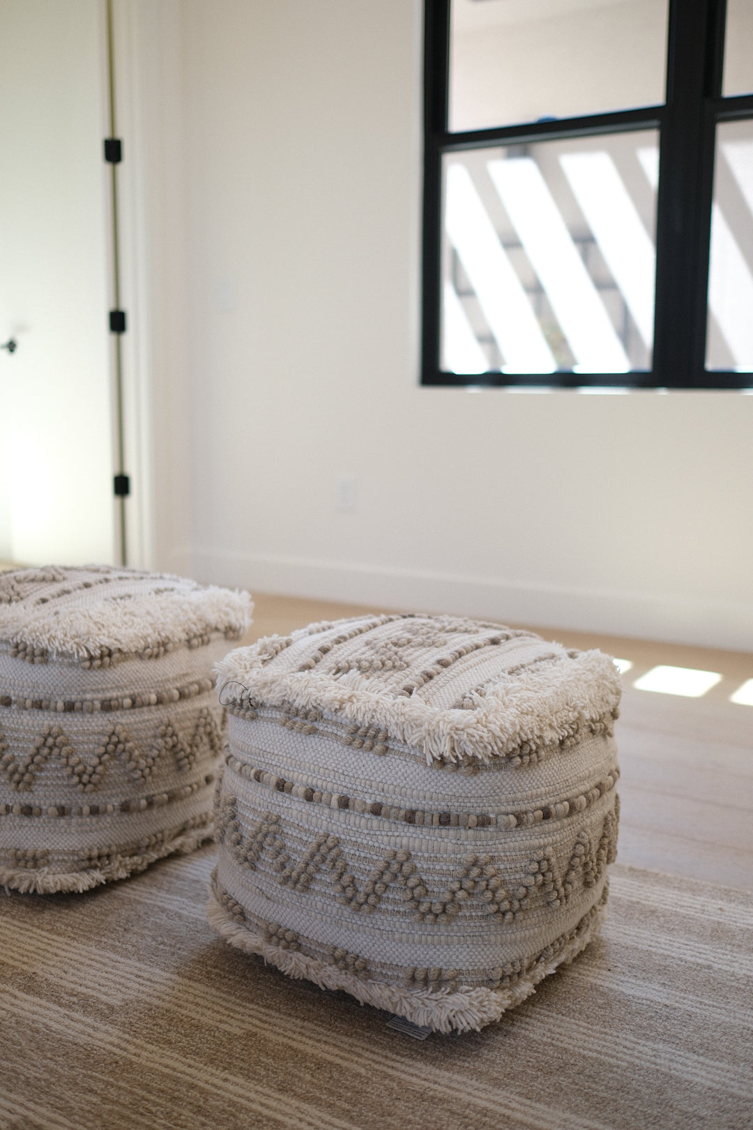 18IN IVORY NATURAL WOVEN POUF A