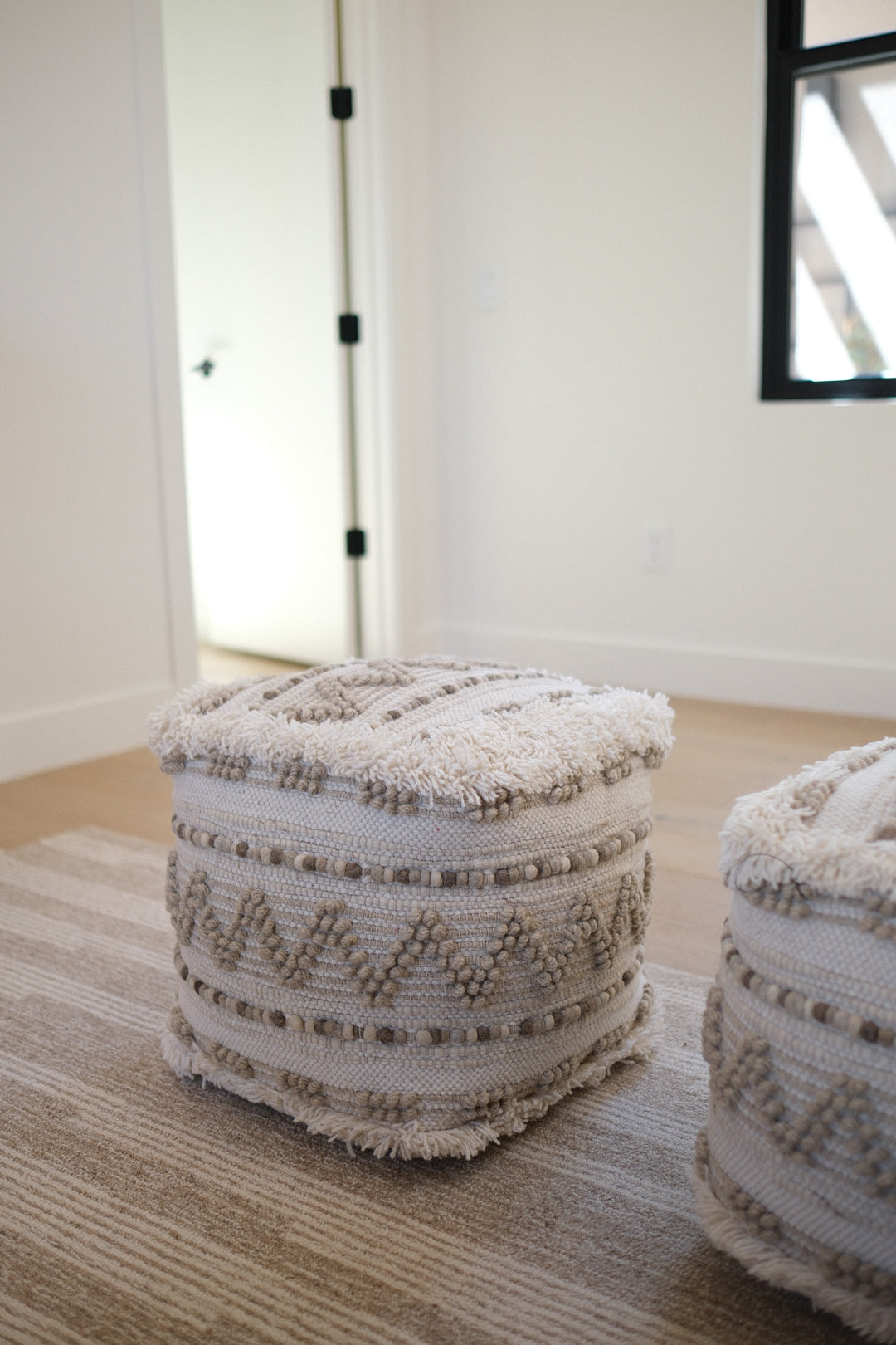 18IN IVORY NATURAL WOVEN POUF B