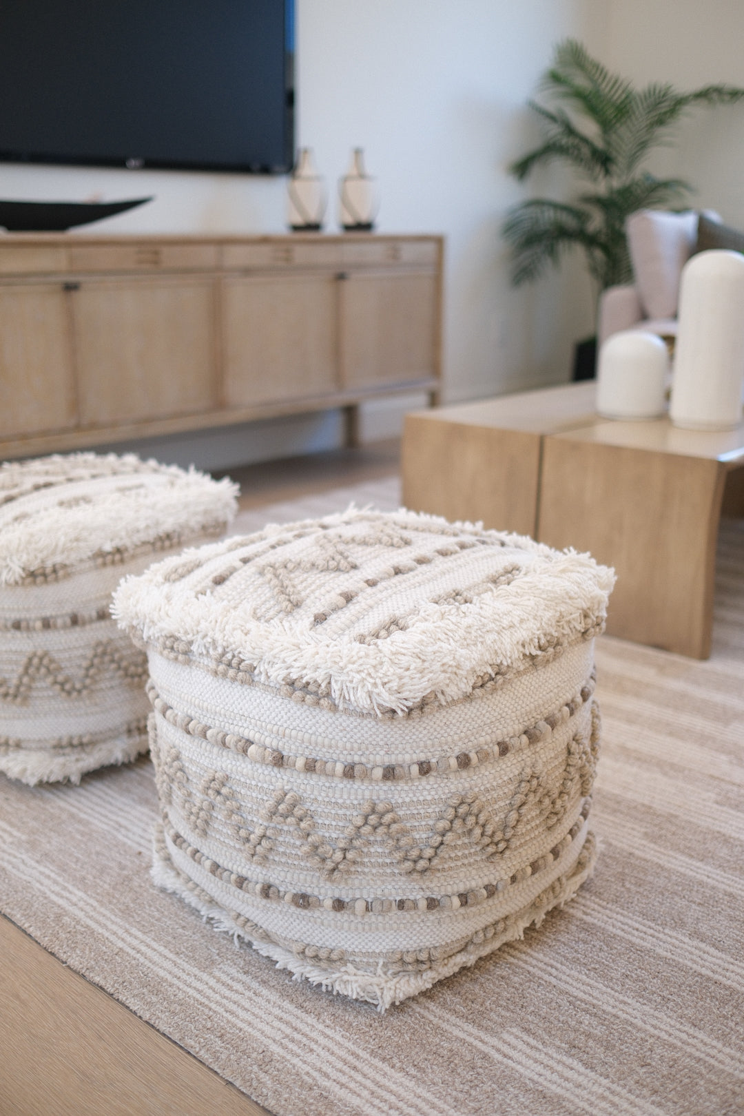 18IN IVORY NATURAL WOVEN POUF B