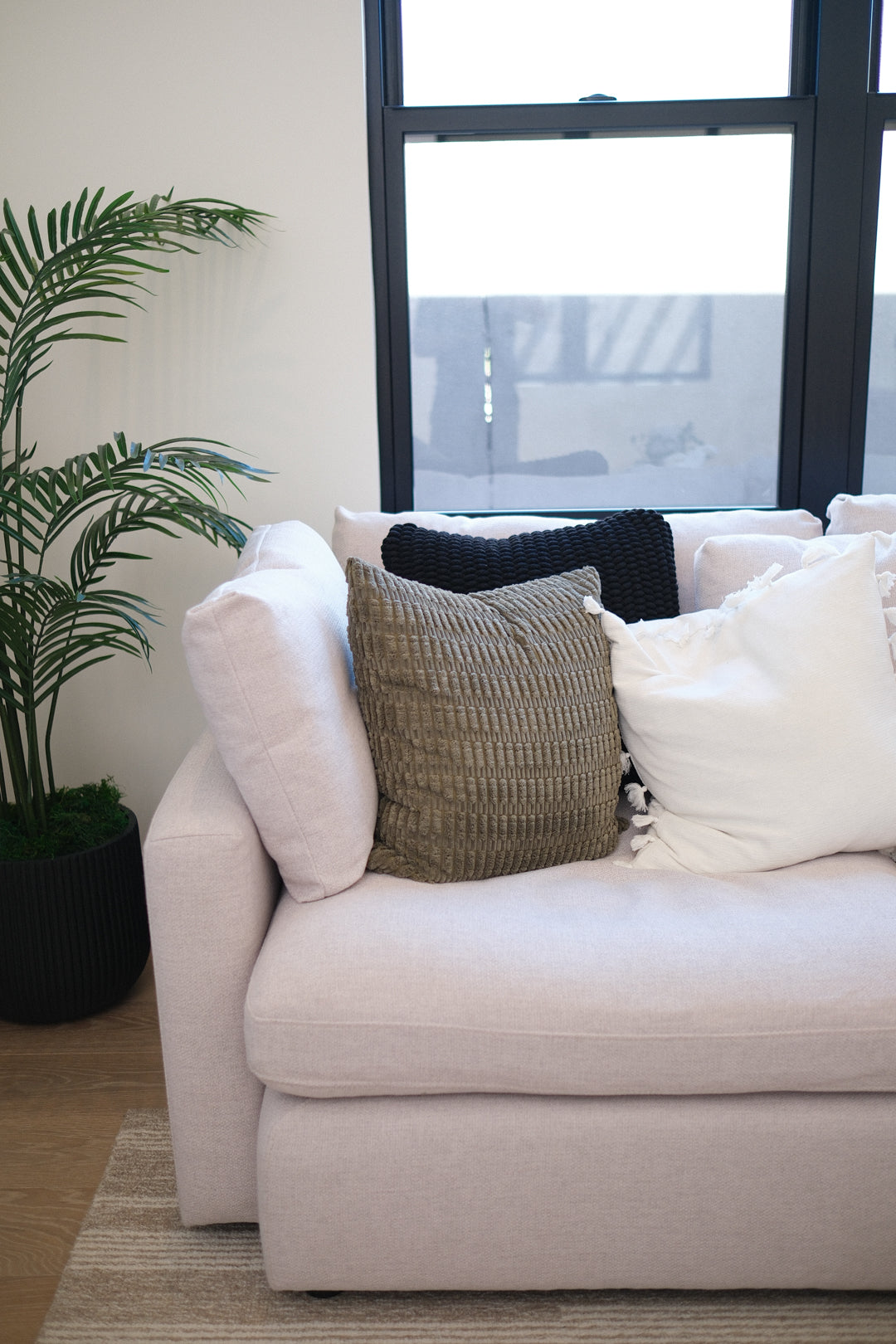 CREAM SECTIONAL