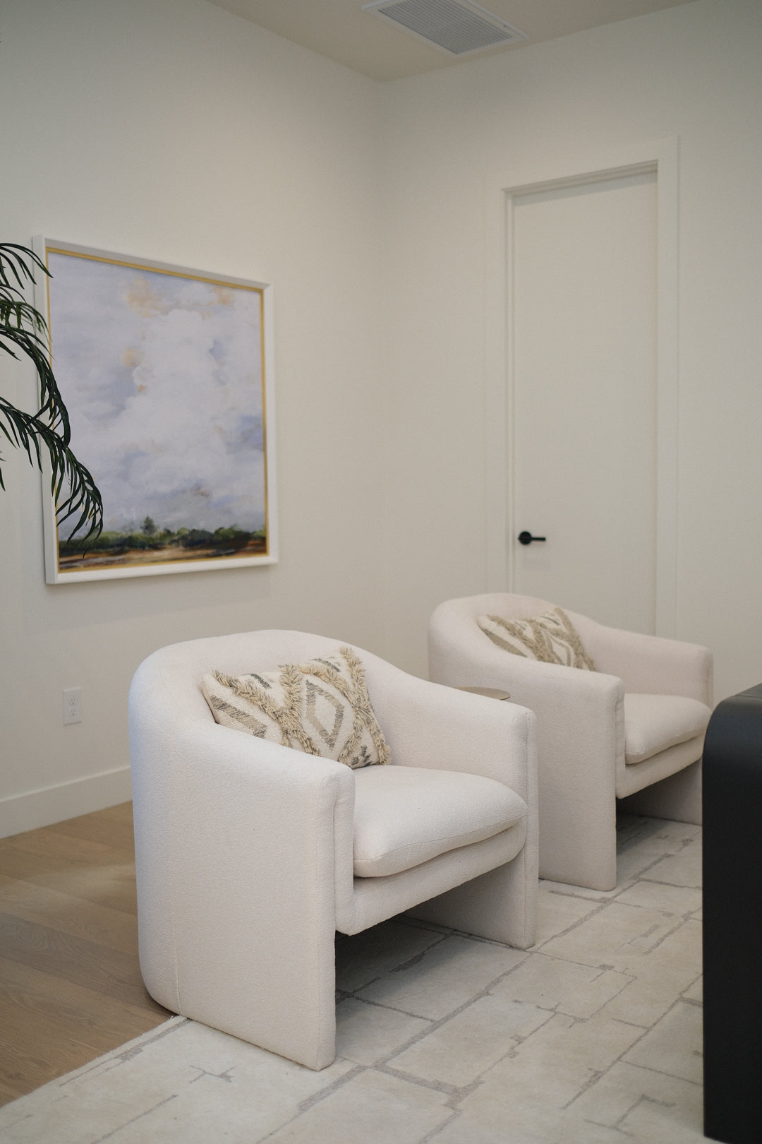 CREAM OCCASIONAL CHAIR A