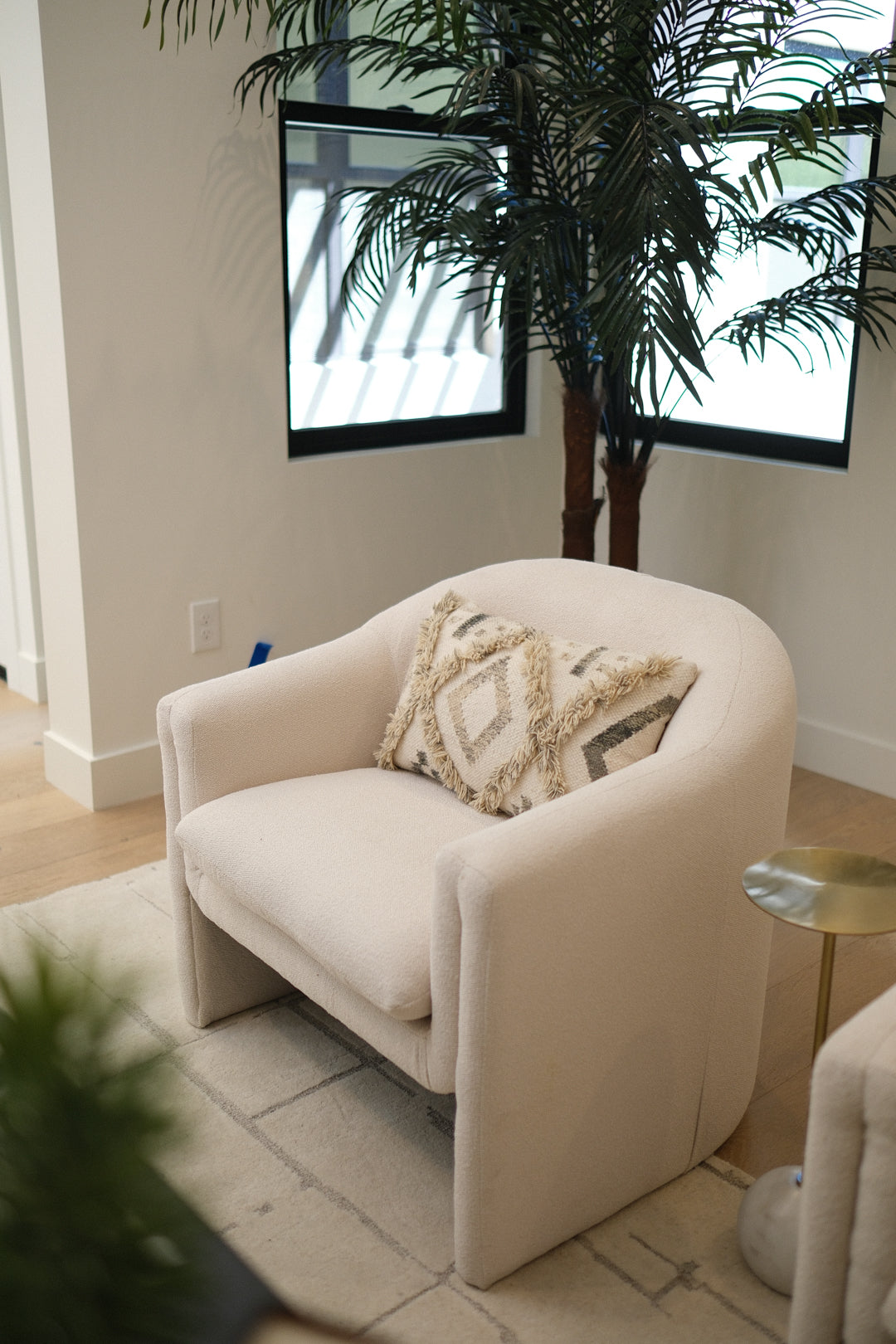 CREAM OCCASIONAL CHAIR A