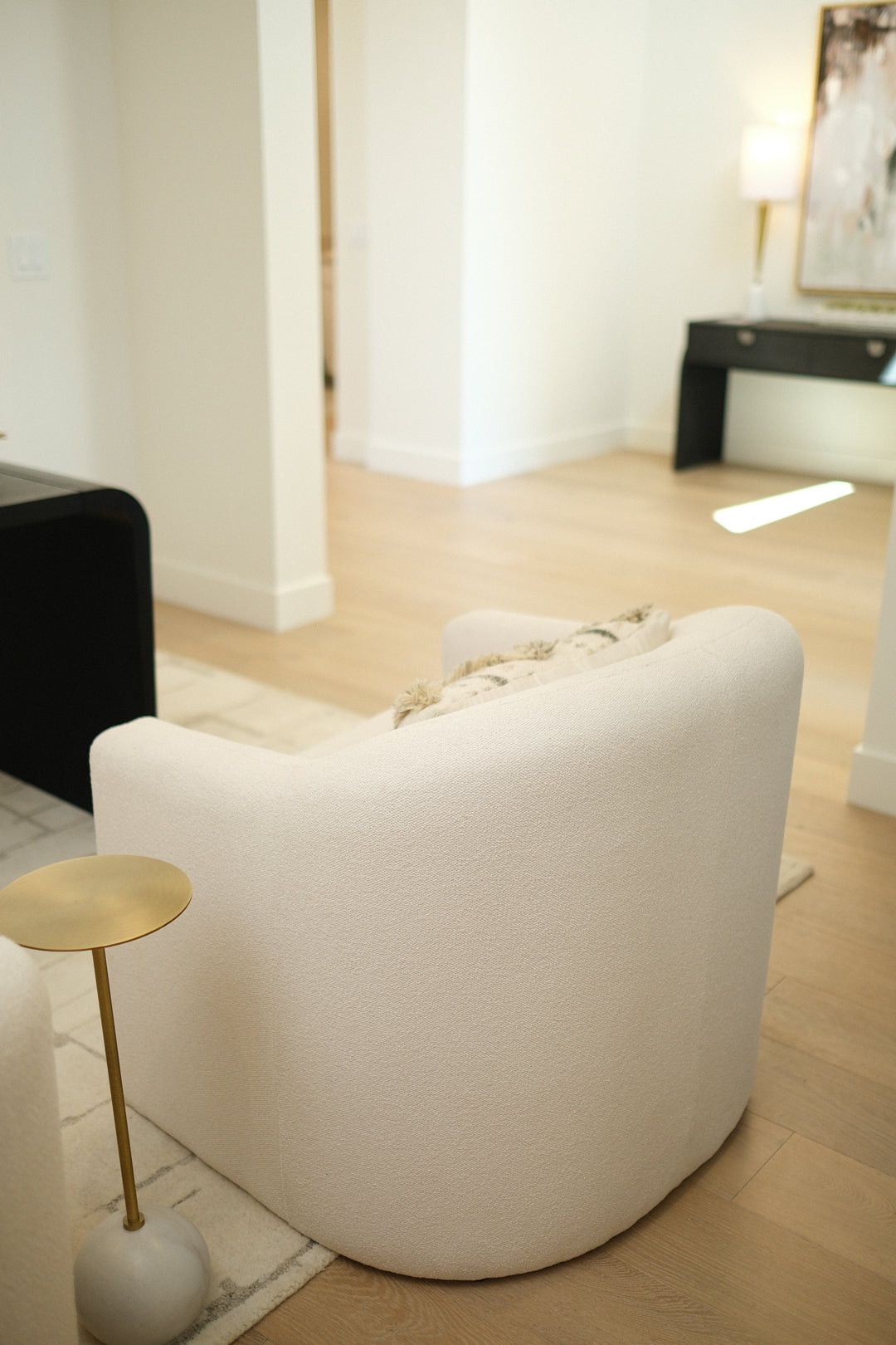 CREAM OCCASIONAL CHAIR A