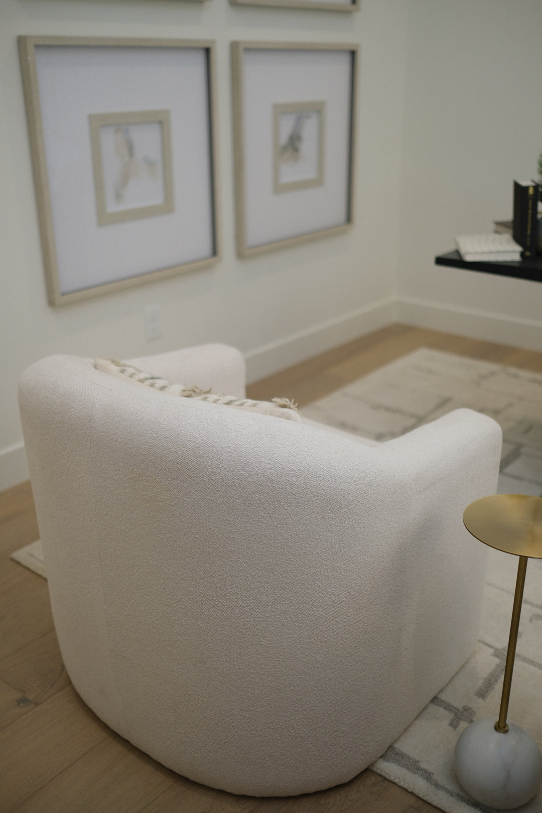 CREAM OCCASIONAL CHAIR B