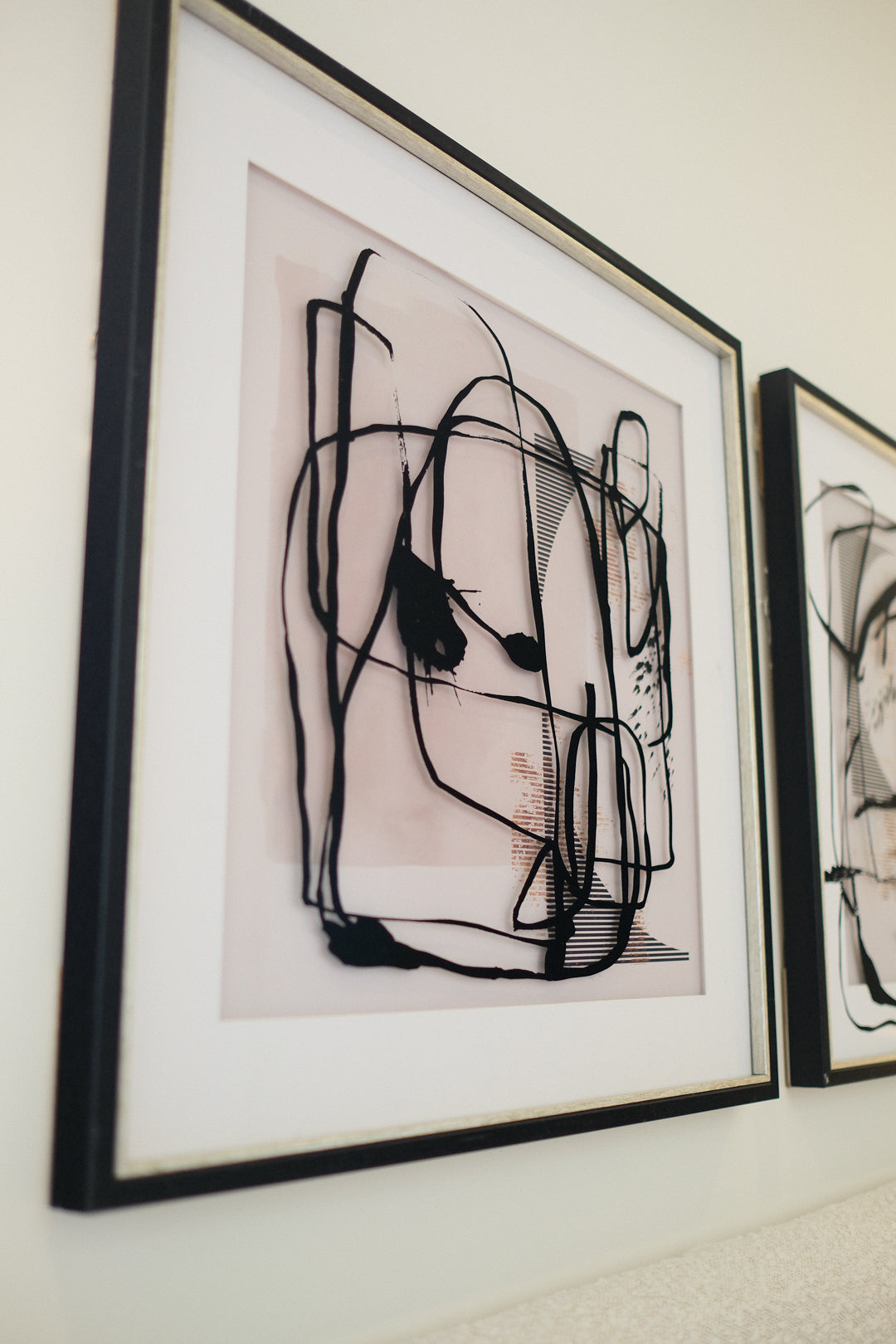 GLASS FRAMED WALL ART 25IN