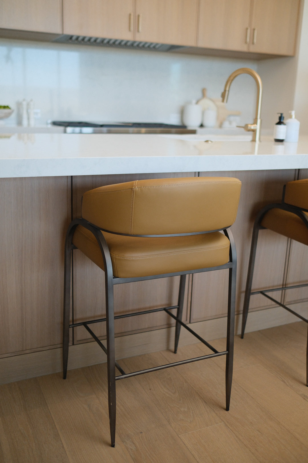 CAMEL LEATHER COUNTER STOOL B R