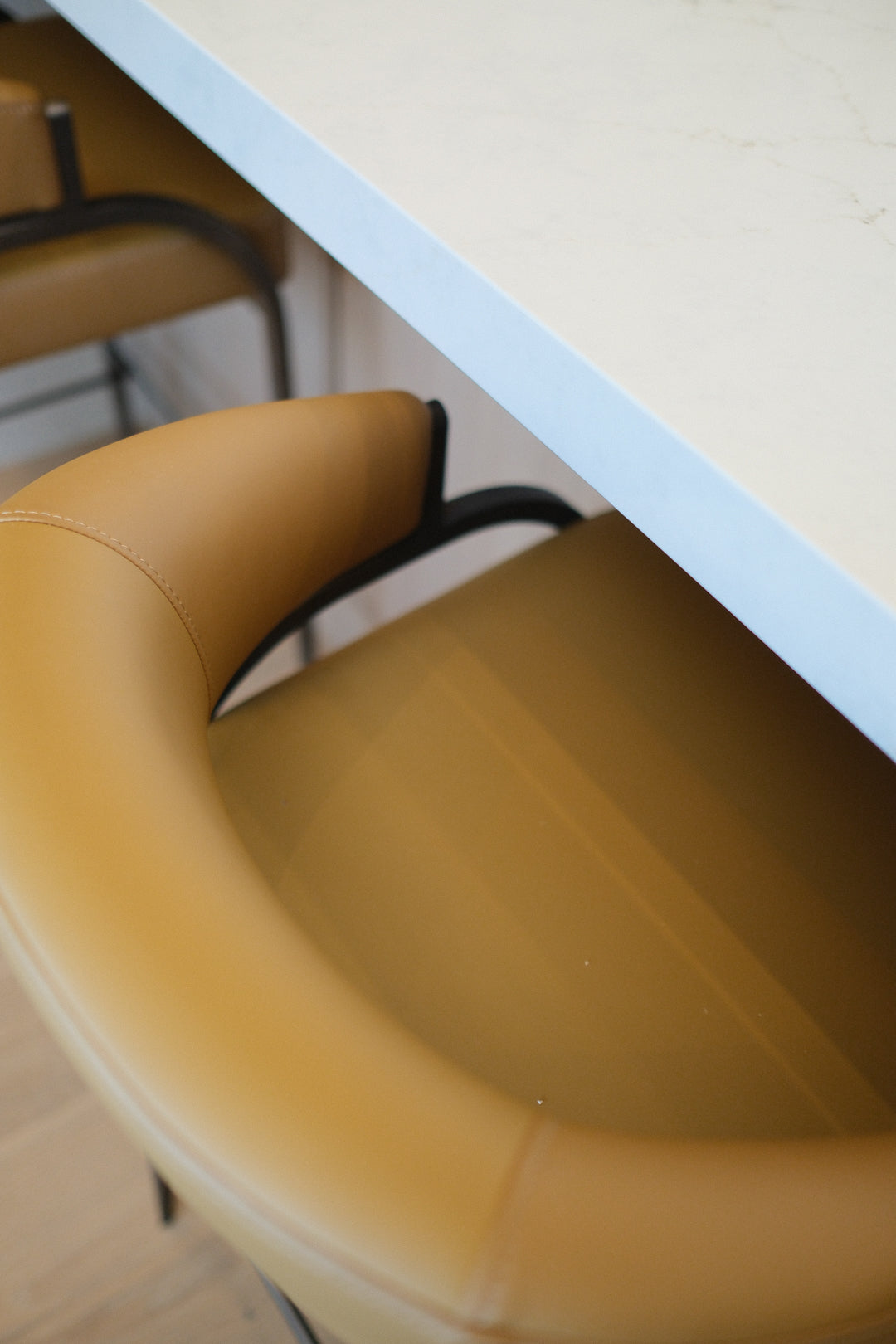 CAMEL LEATHER COUNTER STOOL B R