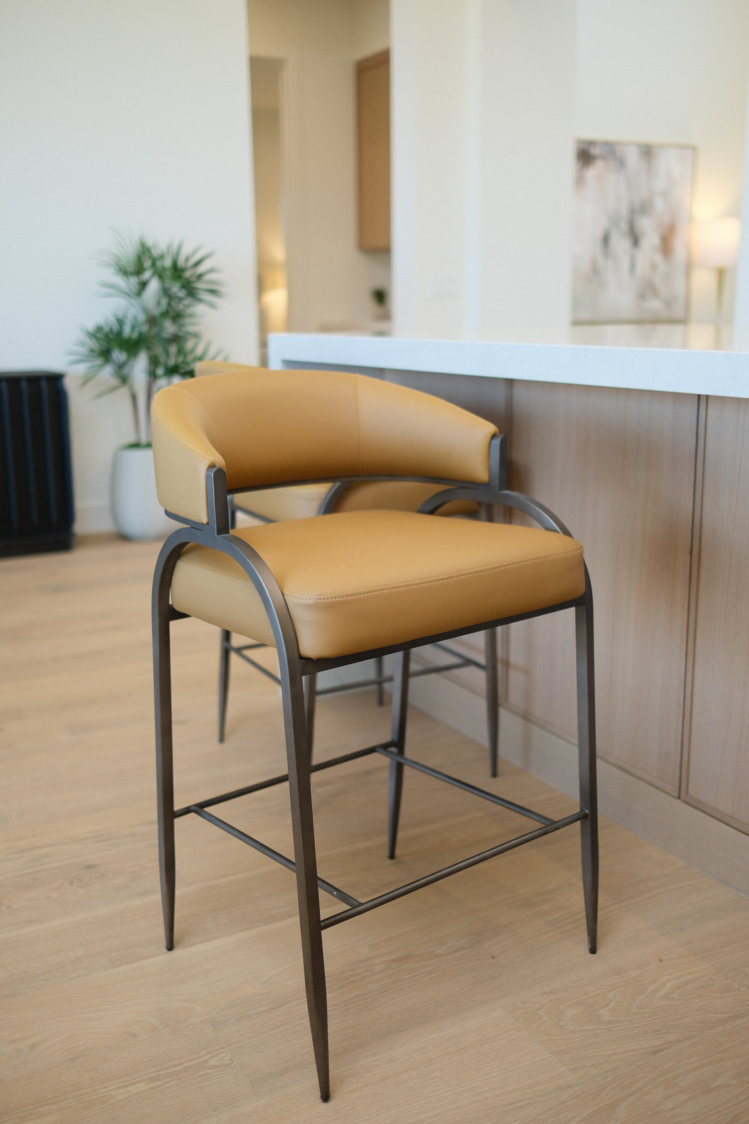 CAMEL LEATHER COUNTER STOOL B R