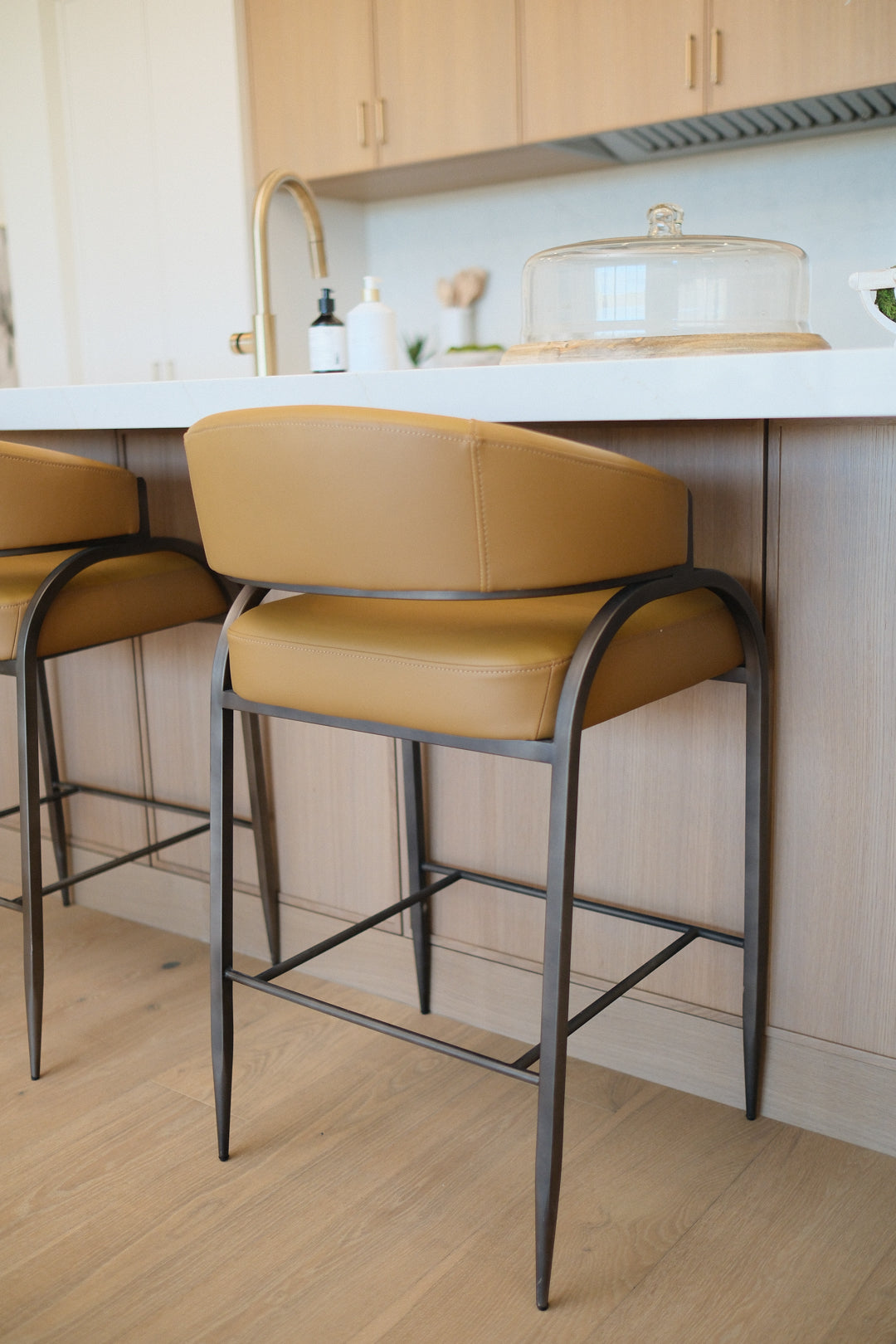 CAMEL LEATHER COUNTER STOOL D R