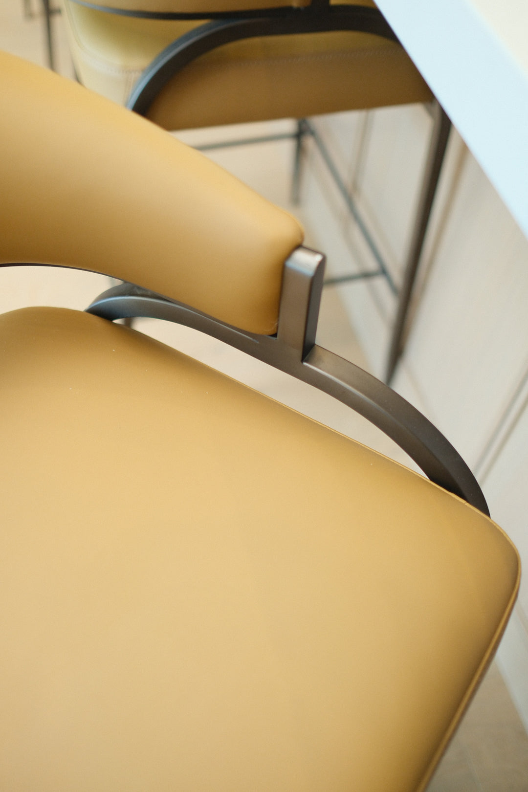 CAMEL LEATHER COUNTER STOOL D R
