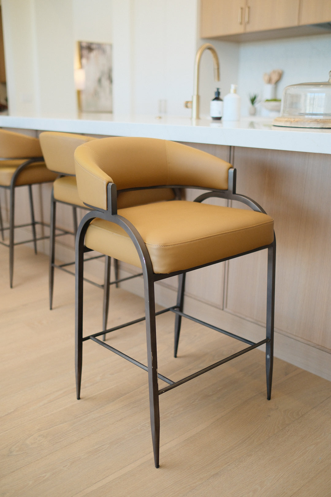 CAMEL LEATHER COUNTER STOOL D R