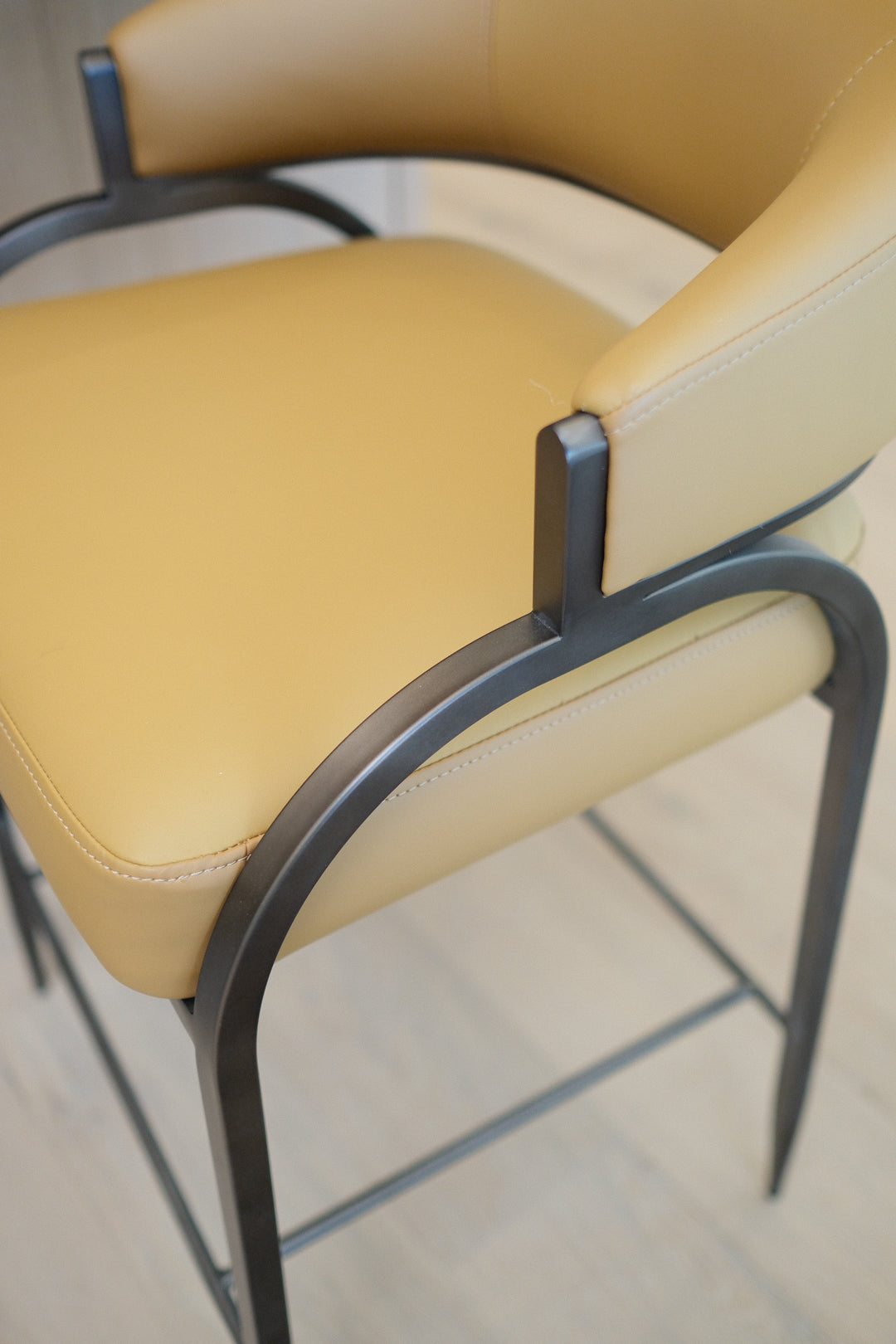 CAMEL LEATHER COUNTER STOOL E R