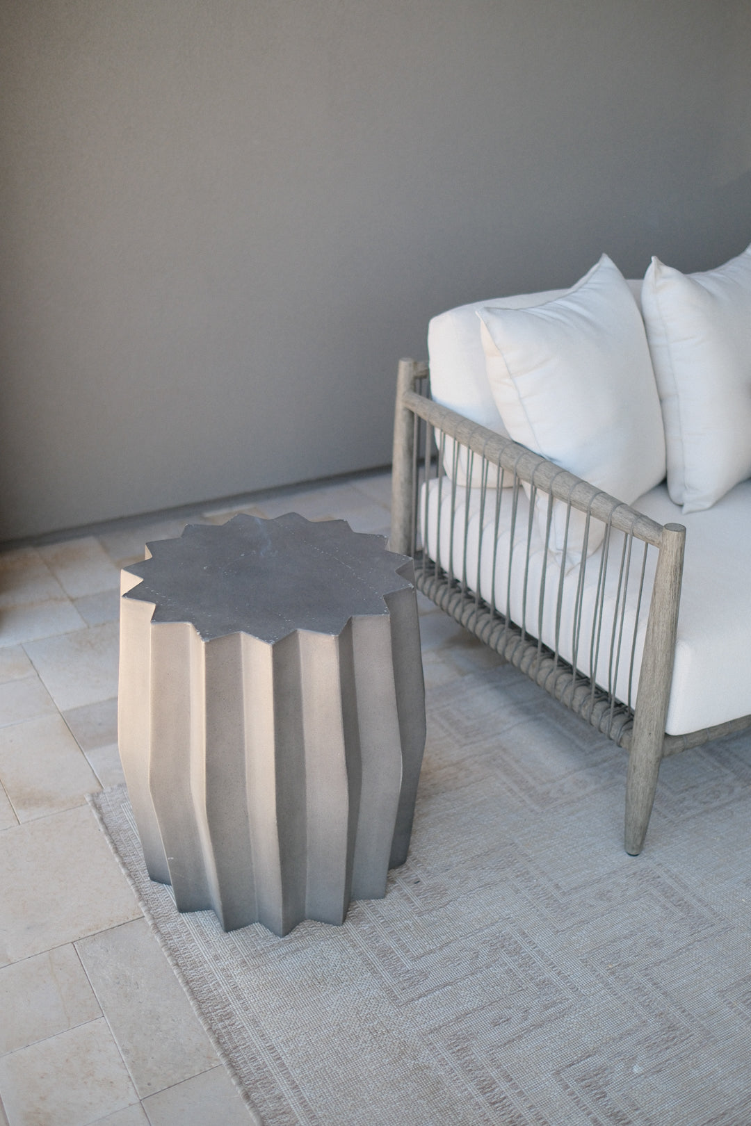 18.5"R OUTDOOR CONCRETE END TABLE A
