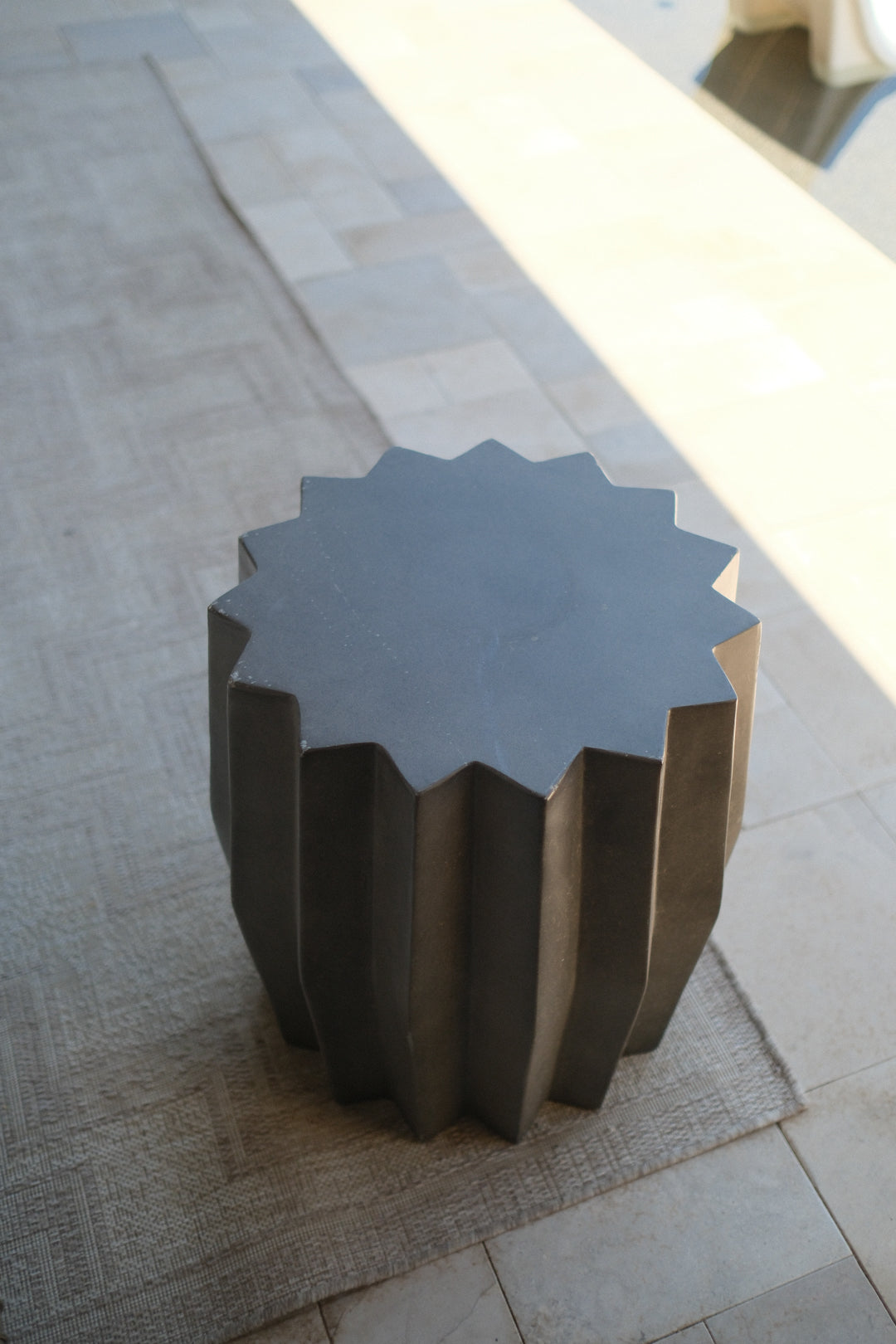 18.5"R OUTDOOR CONCRETE END TABLE A