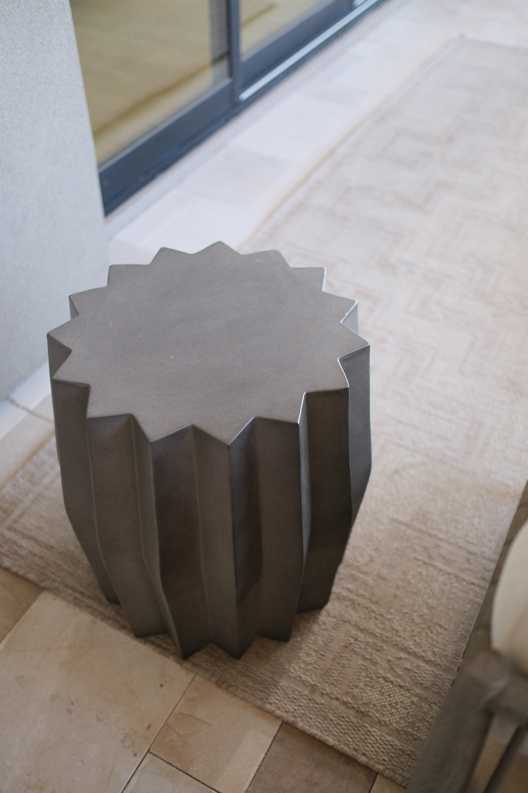 18.5"R OUTDOOR CONCRETE END TABLE B