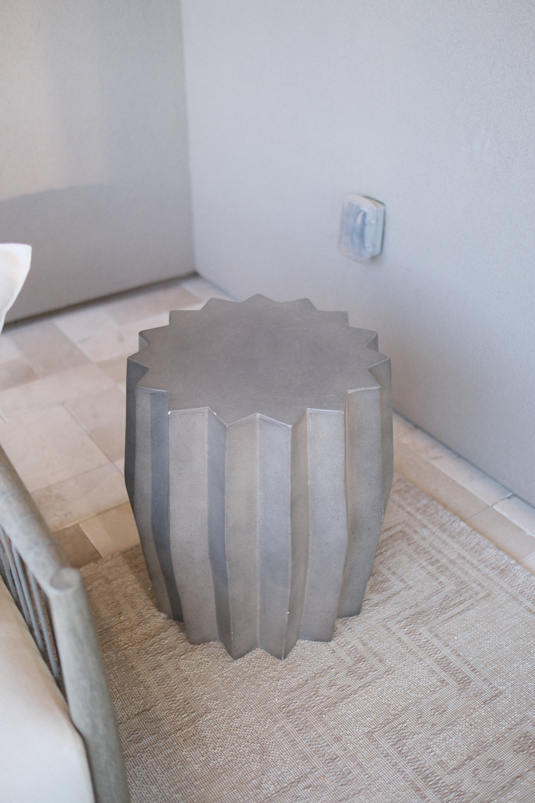 18.5"R OUTDOOR CONCRETE END TABLE B